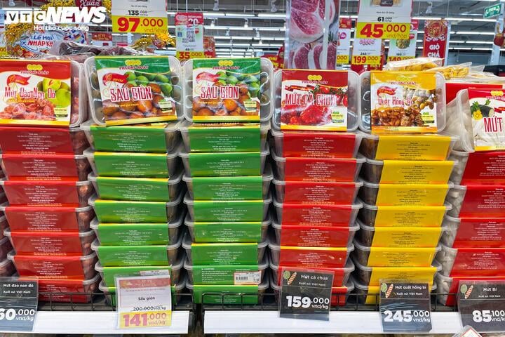 Mứt Tết bán tràn thị trường, xuất hiện nhiều loại '3 không' - Ảnh 14