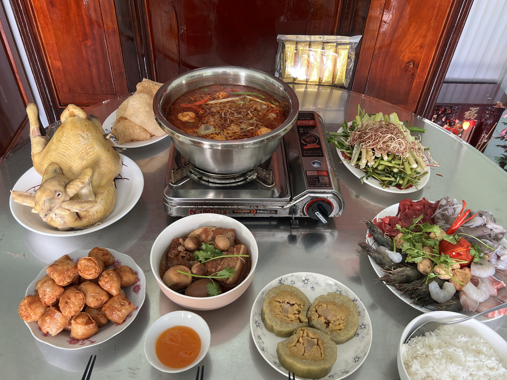 Hot nhất MXH 29 Tết: Dân tình rần rần khoe mâm cơm tất niên, "chấn động" nhất là của gia đình ở Đà Lạt - Ảnh 21