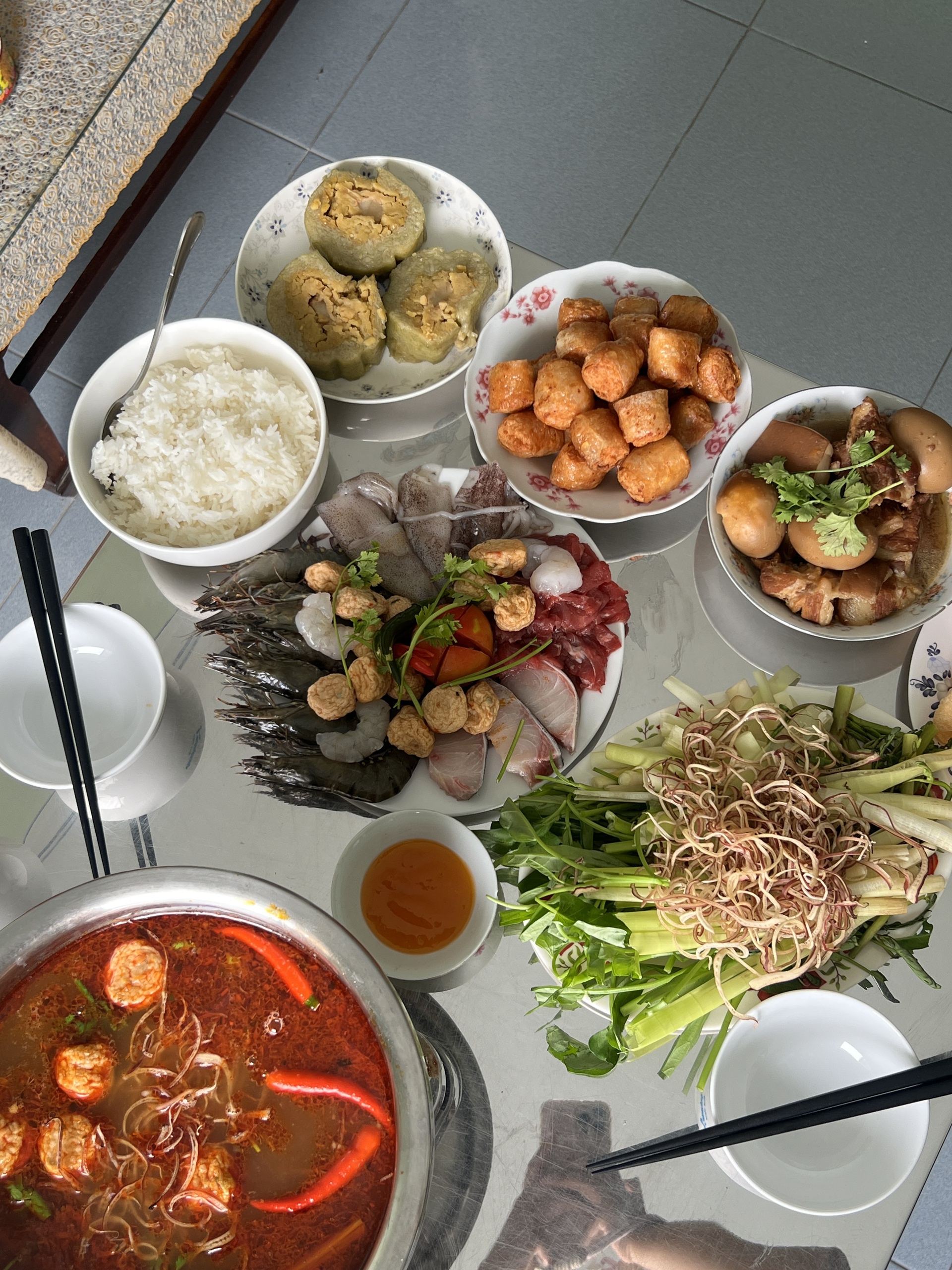 Hot nhất MXH 29 Tết: Dân tình rần rần khoe mâm cơm tất niên, "chấn động" nhất là của gia đình ở Đà Lạt - Ảnh 22