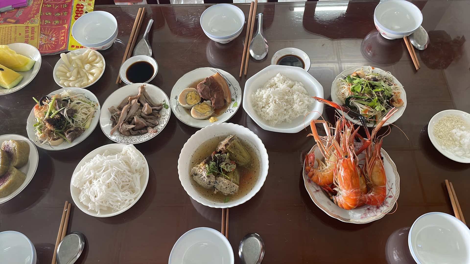 Hot nhất MXH 29 Tết: Dân tình rần rần khoe mâm cơm tất niên, "chấn động" nhất là của gia đình ở Đà Lạt - Ảnh 19