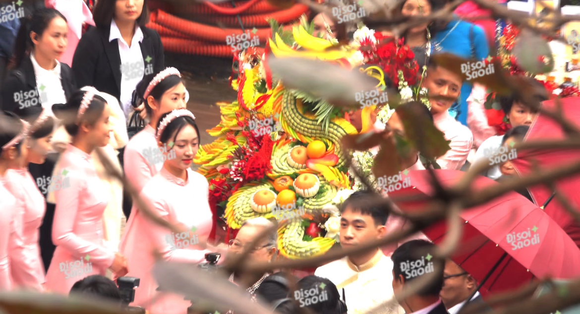 Soi dàn sính lễ mà thiếu gia Vingroup hỏi cưới Á hậu Phương Nhi: Xuất hiện một loại bánh "rất Tây" - Ảnh 1