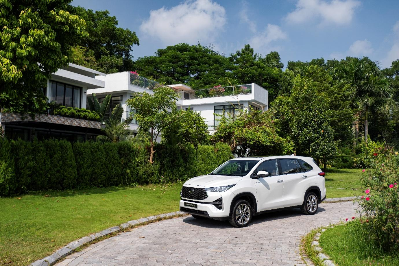 5 MPV 'ăn xăng như ngửi' tại Việt Nam: Cao nhất chưa đến 6 lít/100km, 2 mẫu sử dụng động cơ hybrid - Ảnh 1