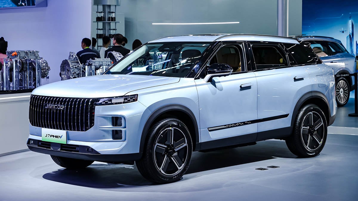 Loạt xe hybrid vừa ra mắt Việt Nam đầu năm 2025: Giá cao nhất gần 3,6 tỷ đồng, có xe đi 1.300km không cần đổ xăng - Ảnh 3