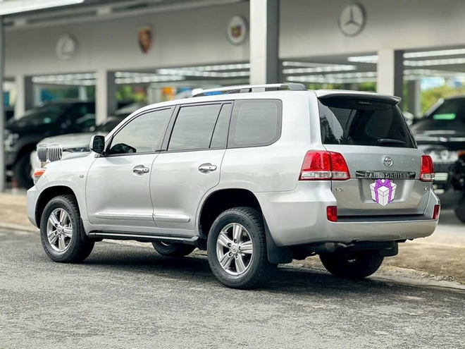 5 xe cũ biểu tượng của đại gia tầm giá Camry mua chơi Tết: Có chiếc siêu sang cỡ Rolls-Royce, ngồi cực êm - Ảnh 8