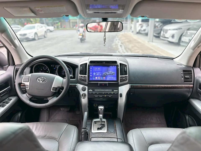 5 xe cũ biểu tượng của đại gia tầm giá Camry mua chơi Tết: Có chiếc siêu sang cỡ Rolls-Royce, ngồi cực êm - Ảnh 9