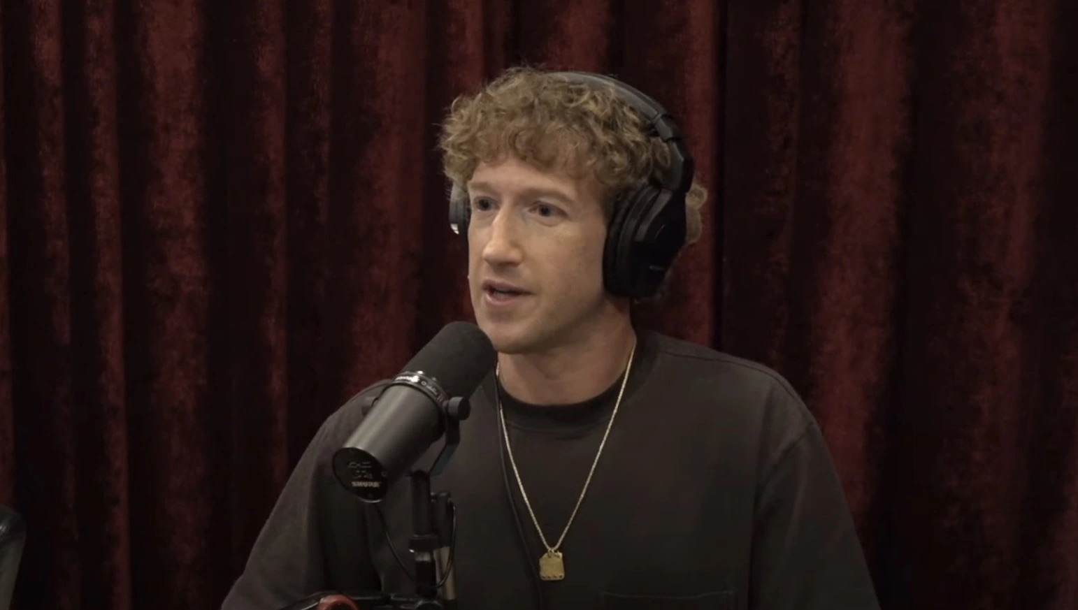 Mark Zuckerberg chê Apple “lạc hậu”, không chịu đổi mới - Ảnh 1