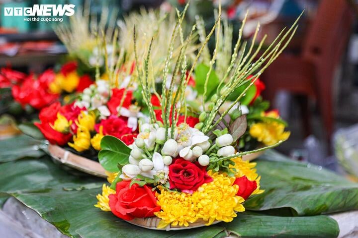 Cảnh khác lạ ở chợ Hà Nội trong ngày đầu tháng giáp Tết - Ảnh 14