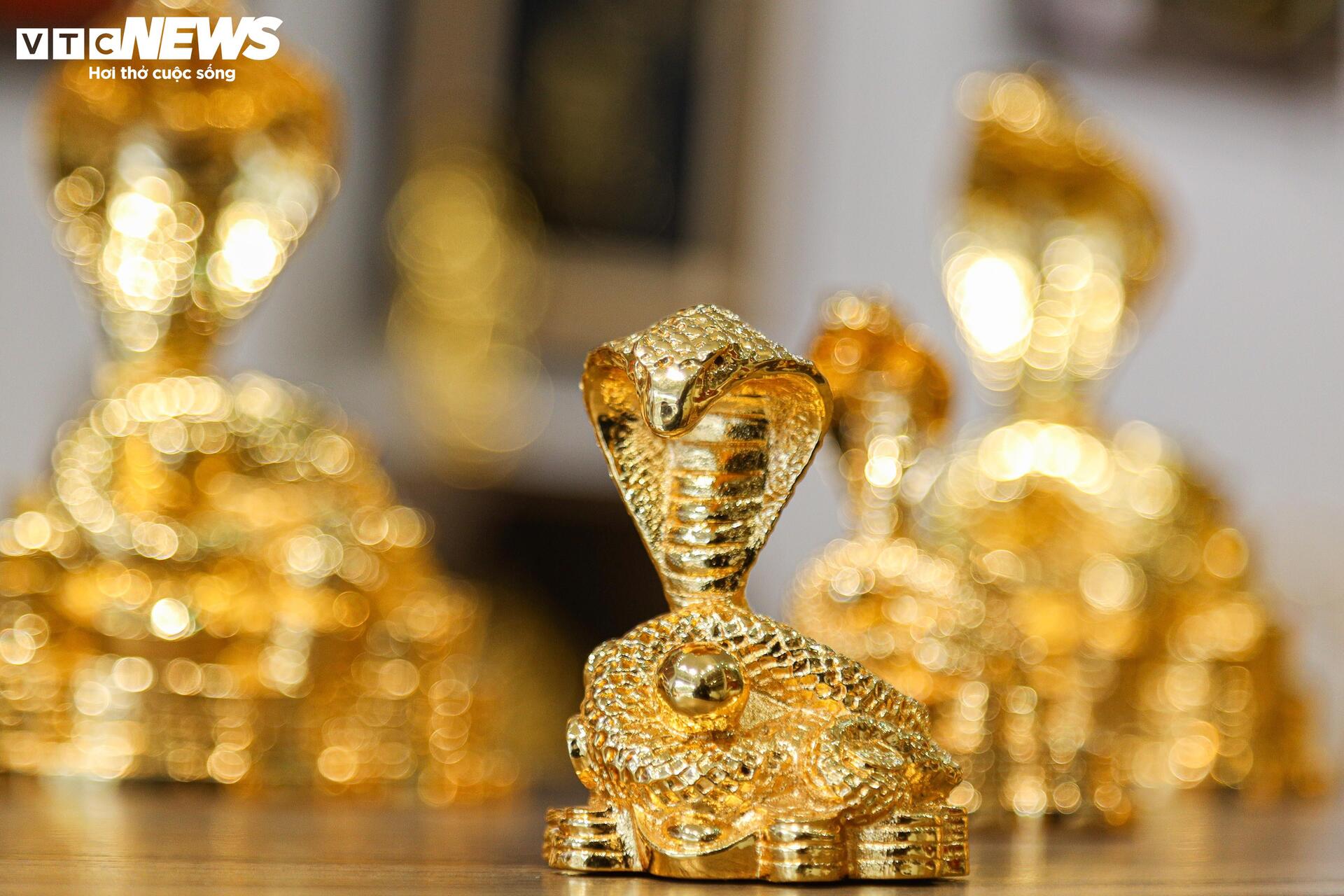 Mãn nhãn tượng 12 con giáp mạ vàng 24k dành riêng cho nhà giàu chơi Tết - Ảnh 4