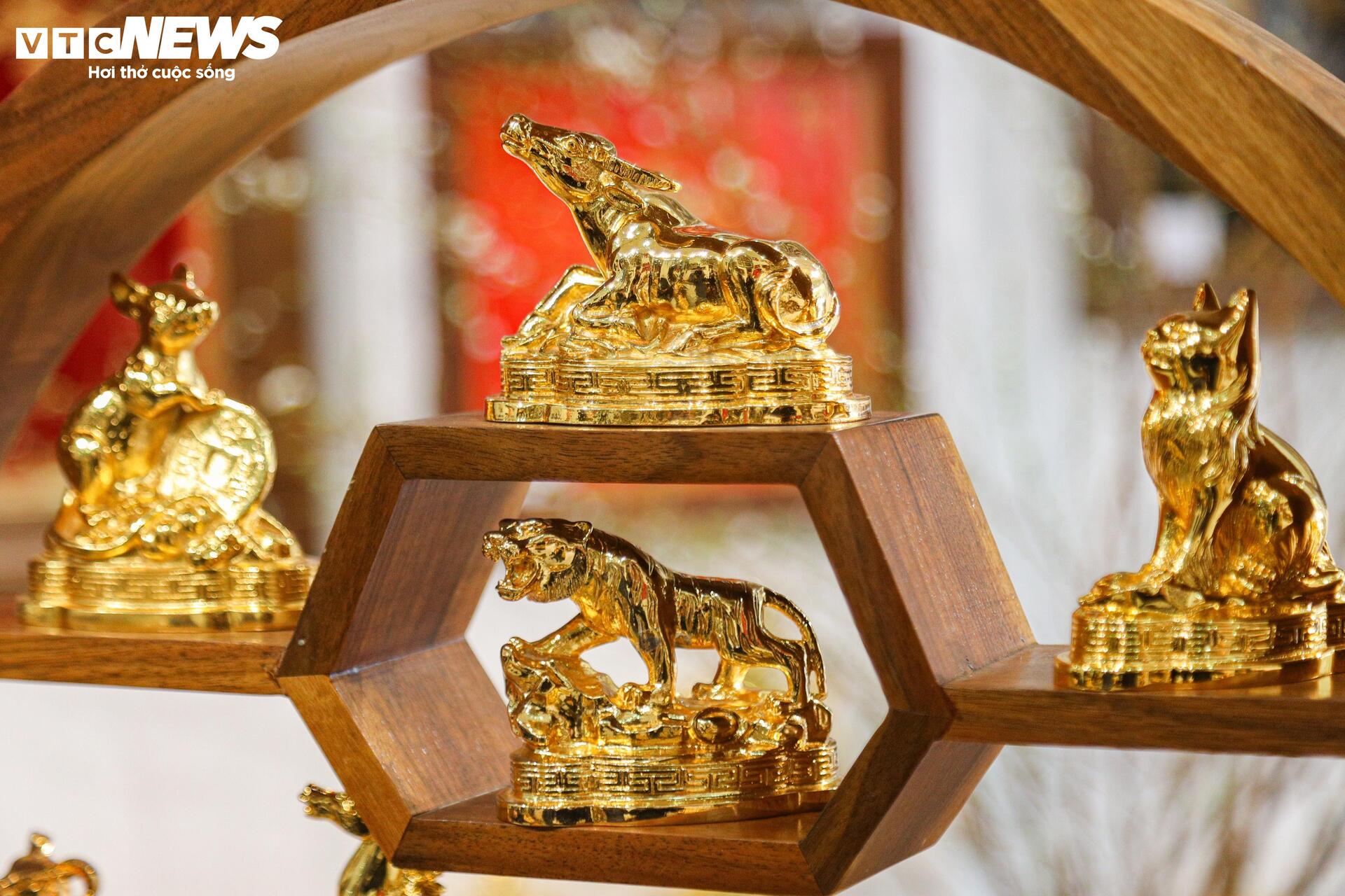 Mãn nhãn tượng 12 con giáp mạ vàng 24k dành riêng cho nhà giàu chơi Tết - Ảnh 14