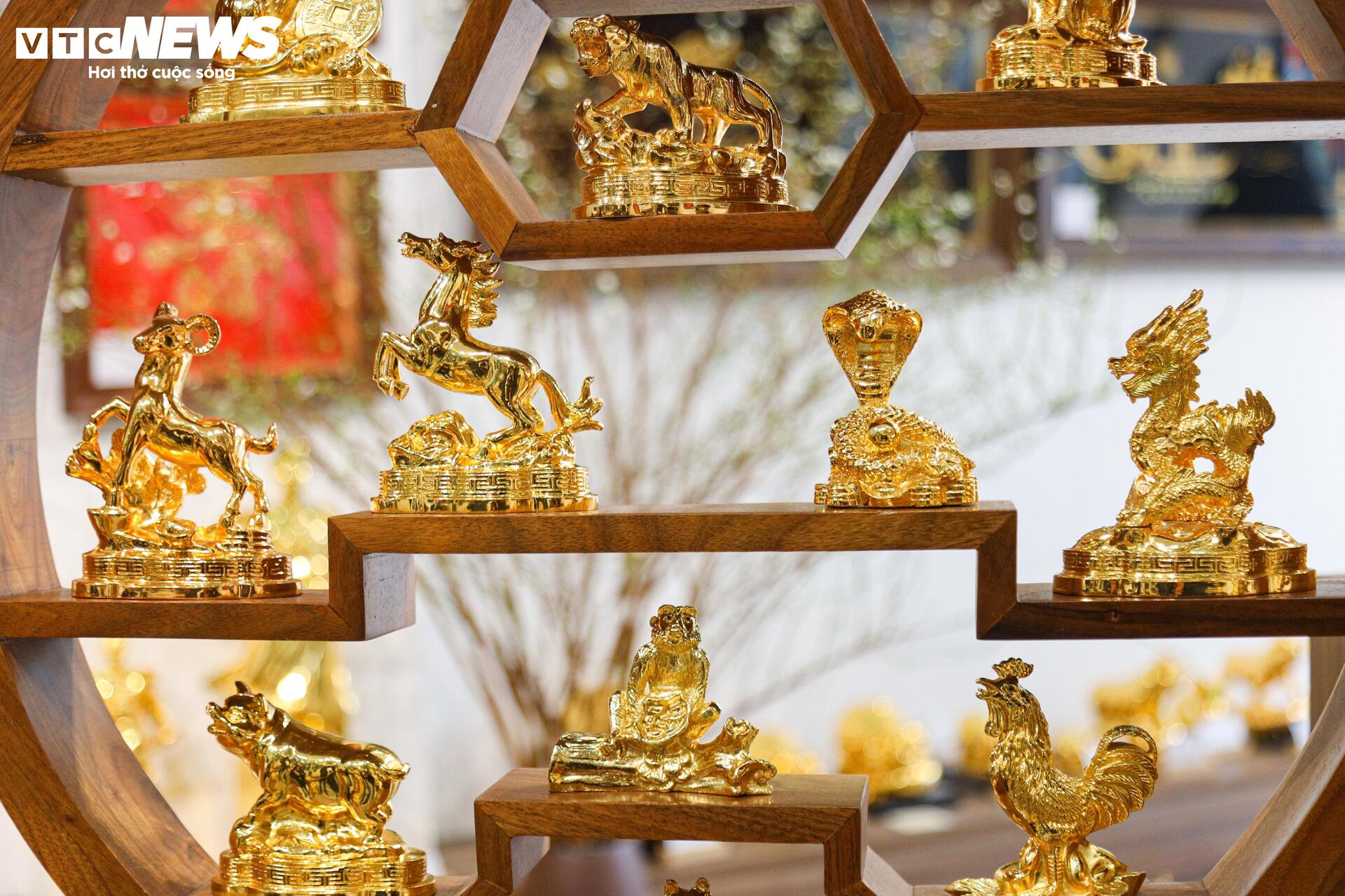 Mãn nhãn tượng 12 con giáp mạ vàng 24k dành riêng cho nhà giàu chơi Tết - Ảnh 15