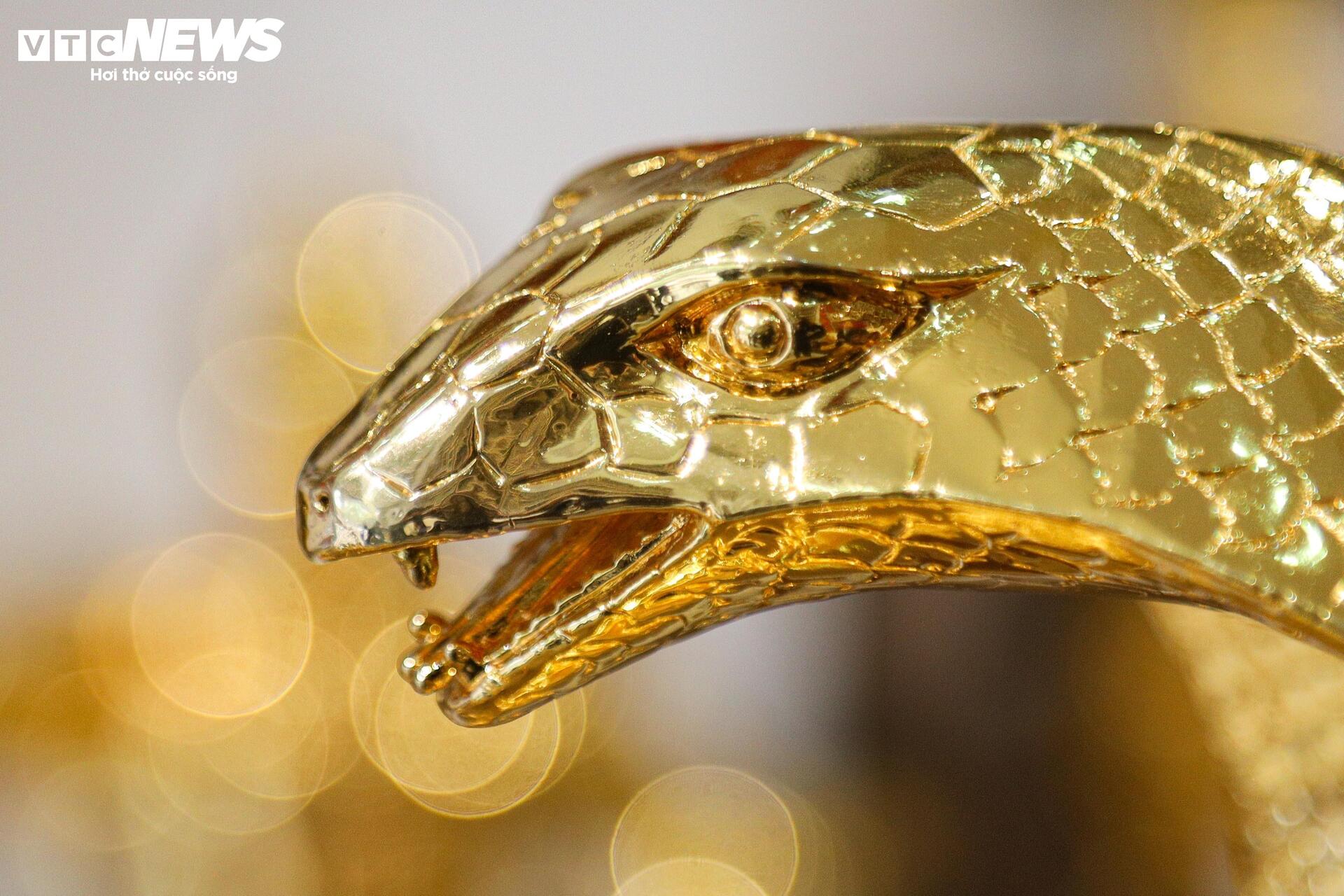 Mãn nhãn tượng 12 con giáp mạ vàng 24k dành riêng cho nhà giàu chơi Tết - Ảnh 6