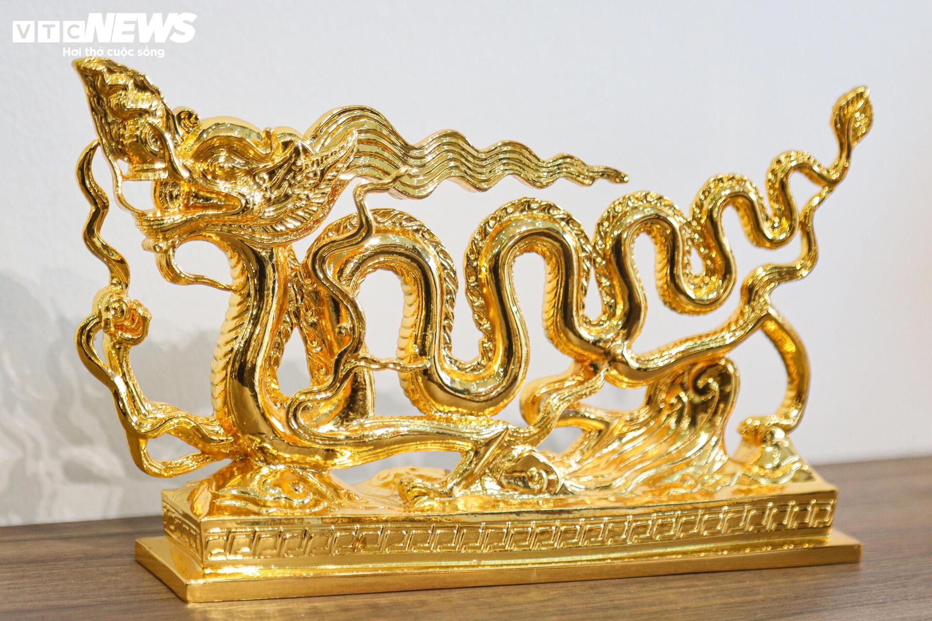 Mãn nhãn tượng 12 con giáp mạ vàng 24k dành riêng cho nhà giàu chơi Tết - Ảnh 8