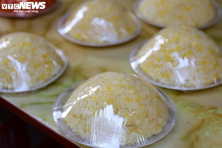 Hơn nửa triệu đồng một con gà ngậm hoa hồng cúng rằm tháng Chạp - Ảnh 14