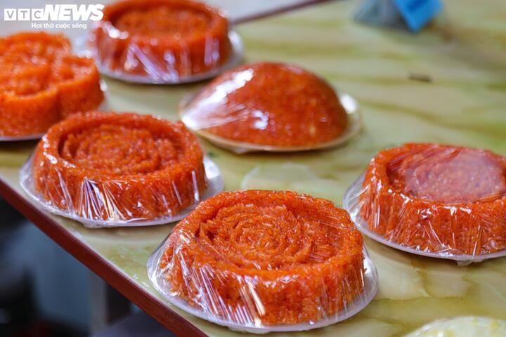 Hơn nửa triệu đồng một con gà ngậm hoa hồng cúng rằm tháng Chạp - Ảnh 15