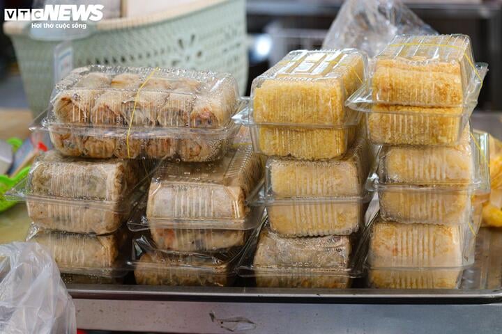 Hơn nửa triệu đồng một con gà ngậm hoa hồng cúng rằm tháng Chạp - Ảnh 16