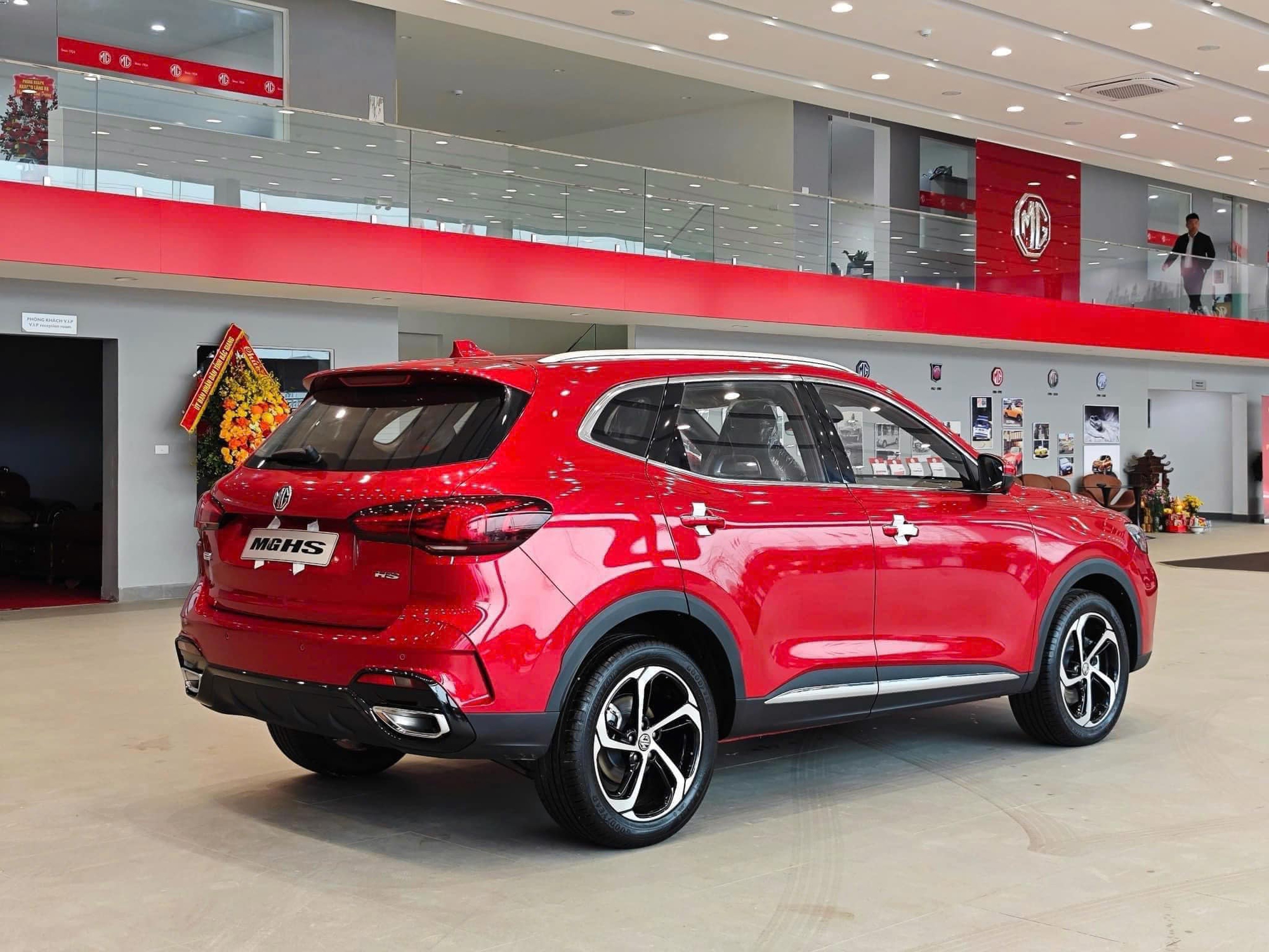 MG HS giảm giá tới 114 triệu tại đại lý: Bản tiêu chuẩn còn 585 triệu, rẻ hơn cả Sonet - Ảnh 2