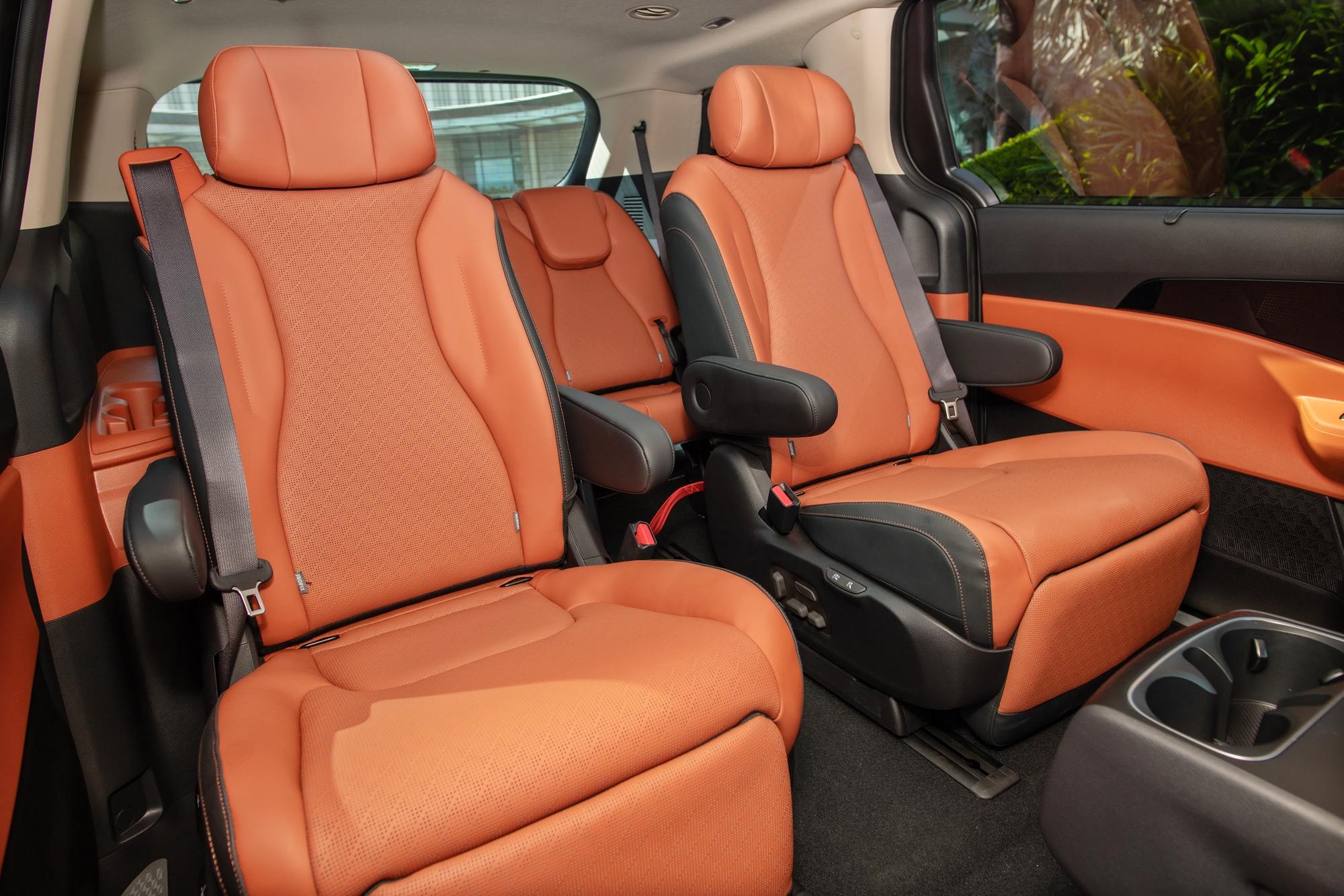 Kia Carnival hybrid chính thức ra mắt: Giá 1,849 tỷ đồng, chạy 100 km hết chưa đến 5 lít xăng, thêm công nghệ đấu Viloran - Ảnh 7