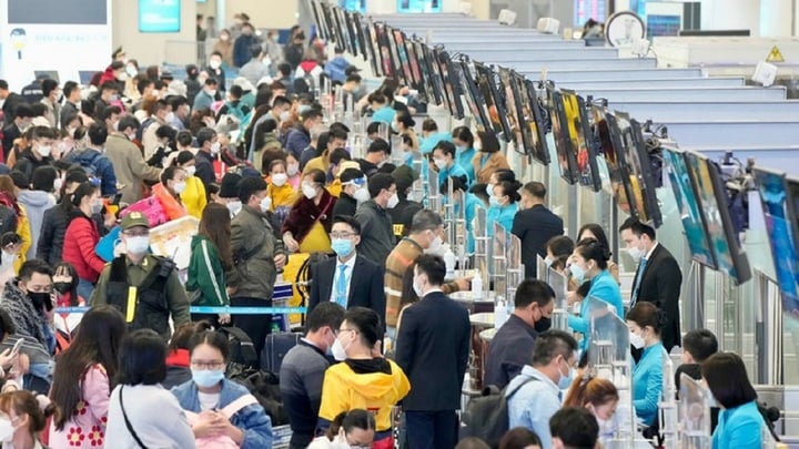 Hết chỗ, giá vé máy bay Tết tiếp tục tăng đột biến - Ảnh 2