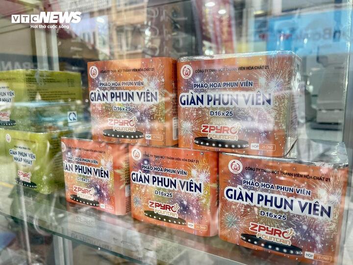 Giáp Tết Ất Tỵ, pháo hoa Z121 cháy hàng, loạn giá - Ảnh 2