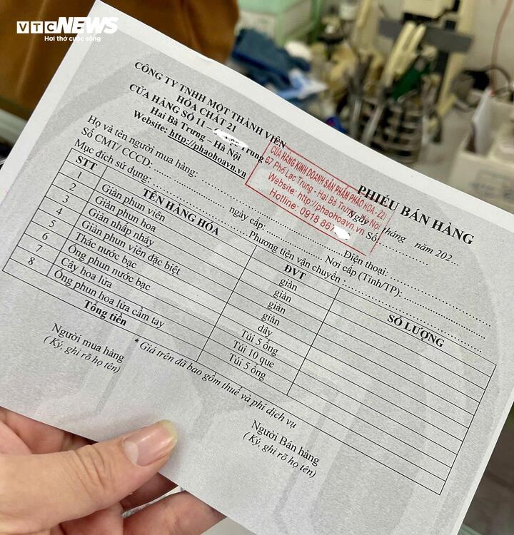 Giáp Tết Ất Tỵ, pháo hoa Z121 cháy hàng, loạn giá - Ảnh 4