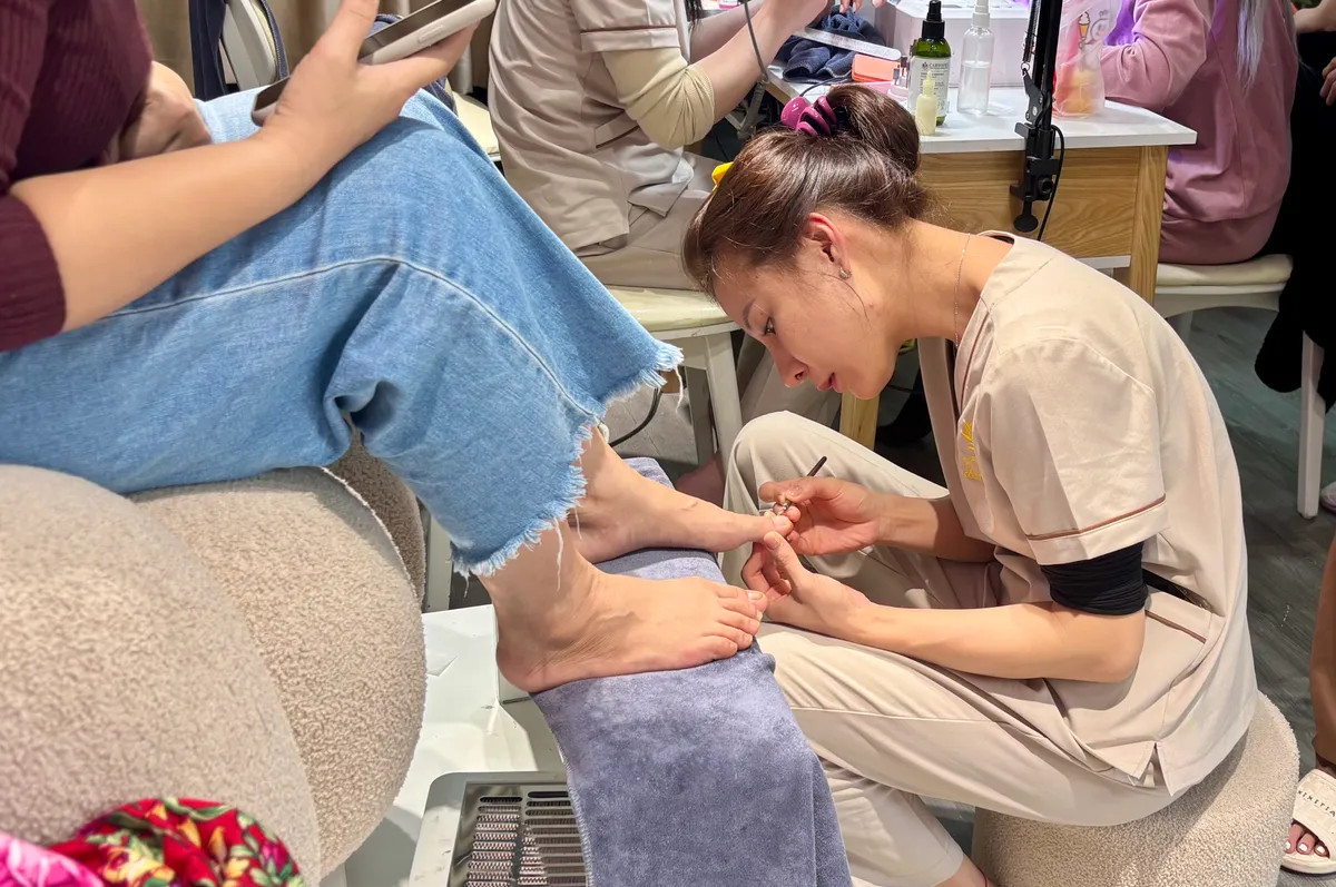 "Hốt bạc" ngày cận Tết nhờ... phụ phí - Ảnh 1