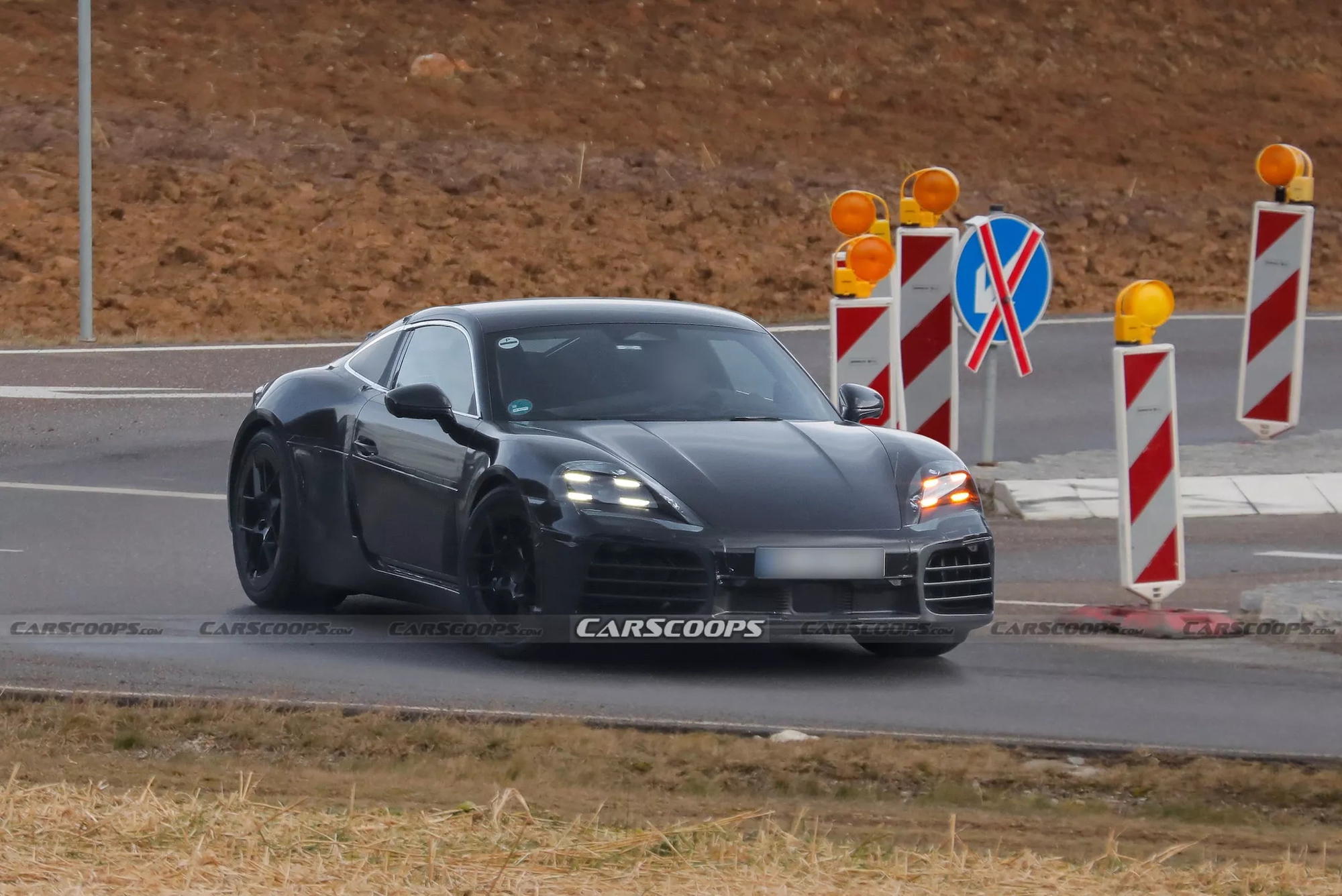 Porsche 718 Cayman điện lần đầu lộ diện trên đường: Thiết kế mới, dễ nhầm thành xe xăng bởi những chi tiết đánh lừa thị giác - Ảnh 2