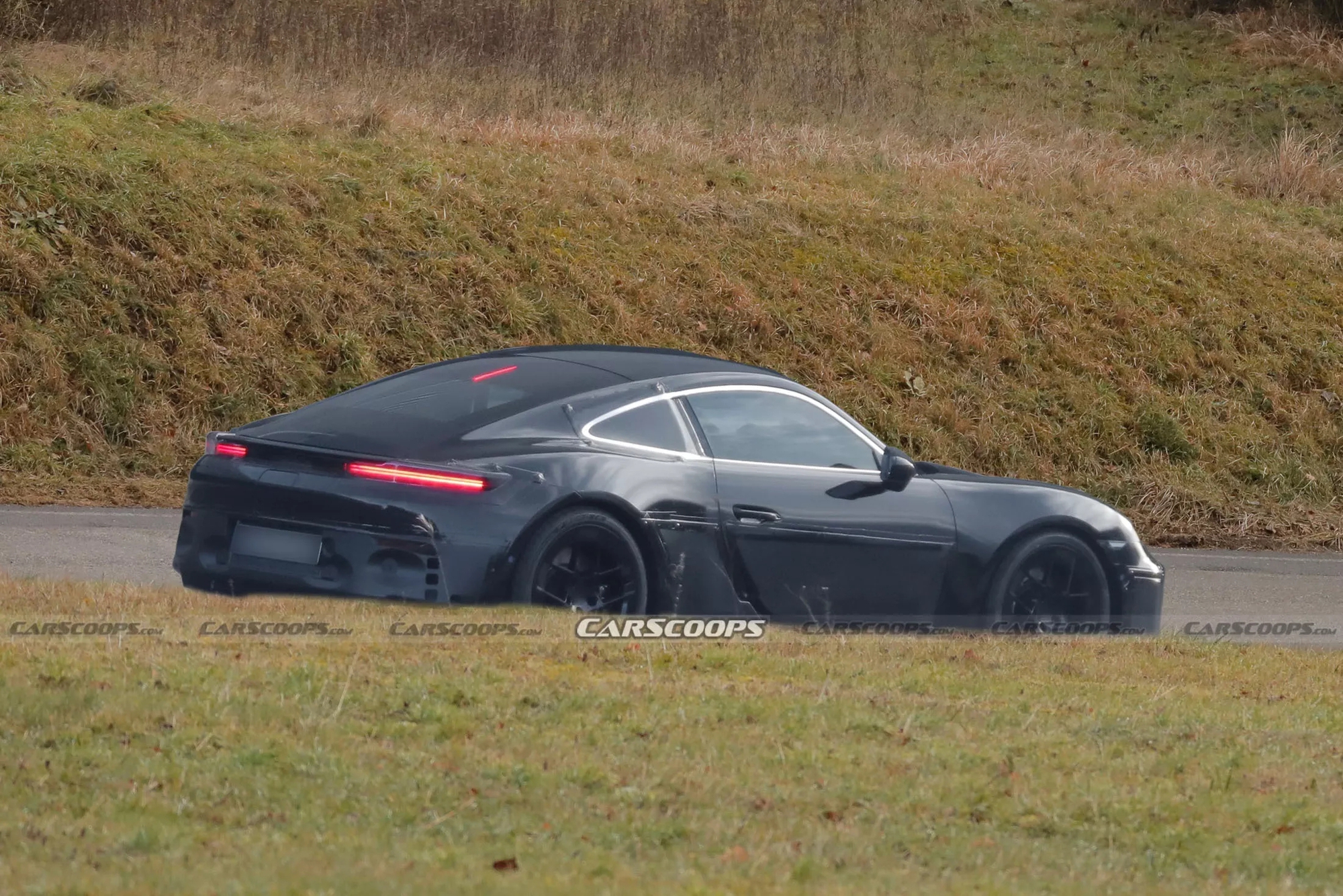 Porsche 718 Cayman điện lần đầu lộ diện trên đường: Thiết kế mới, dễ nhầm thành xe xăng bởi những chi tiết đánh lừa thị giác - Ảnh 3