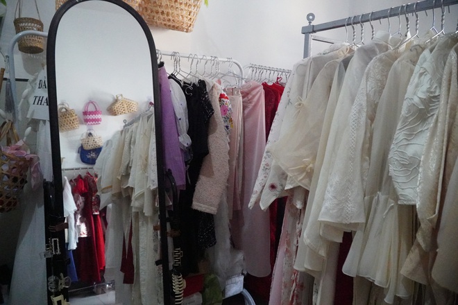 Cửa hàng cho thuê áo dài Tết hoạt động hết công suất - Ảnh 9