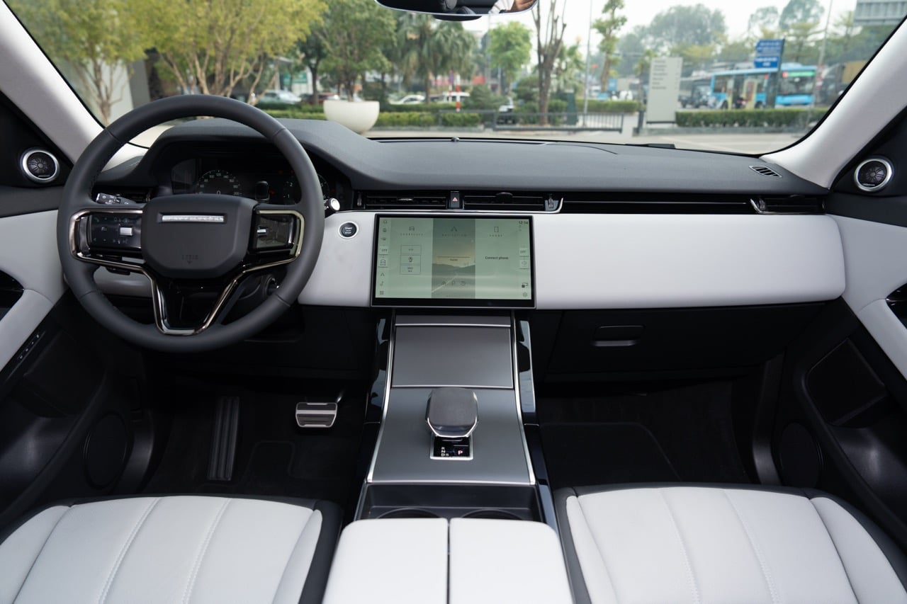 Loạt xe hybrid vừa ra mắt Việt Nam đầu năm 2025: Giá cao nhất gần 3,6 tỷ đồng, có xe đi 1.300km không cần đổ xăng - Ảnh 2