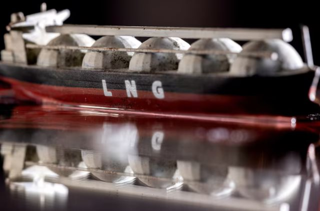 Thiếu nguồn cung từ Nga, châu Âu tung chiêu để thu hút khí đốt, 6 lô hàng LNG đang đến châu Á ngay lập tức 'quay xe' - Ảnh 1