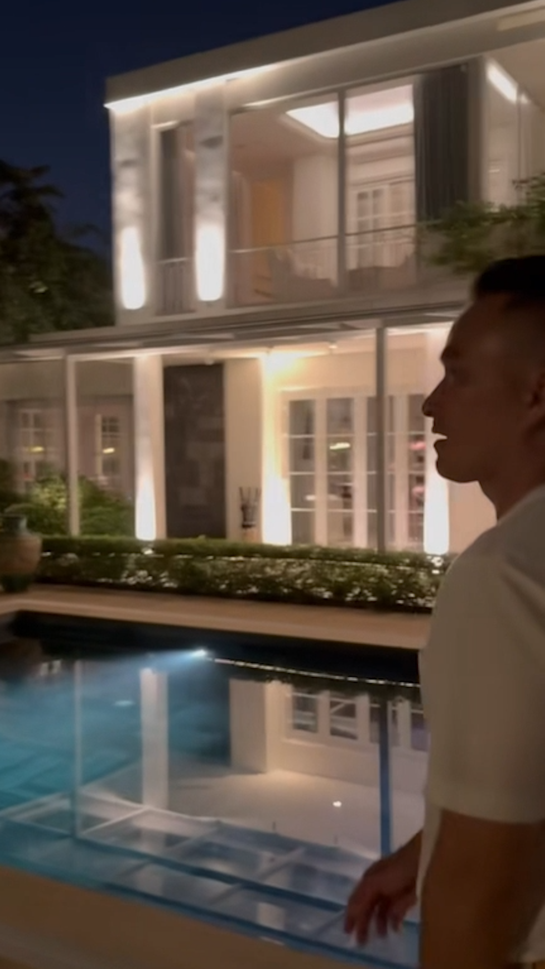 Sao nam Vbiz 12 giờ đêm vẫn gọi vợ ra làm 1 việc, soi clip cận cảnh mới gây bất ngờ - Ảnh 3