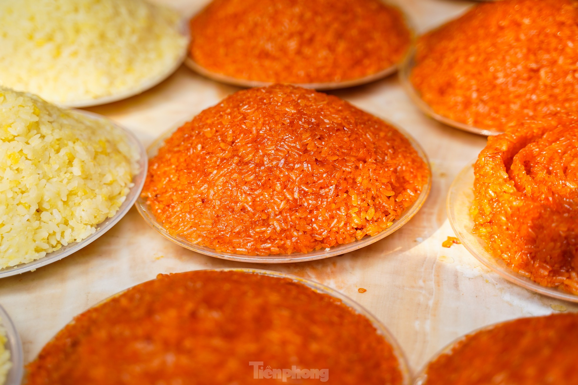 Tết ông Công ông Táo: Đồ cúng chế biến phong phú, gà ngậm hoa hồng giá 500.000đ/con - Ảnh 10