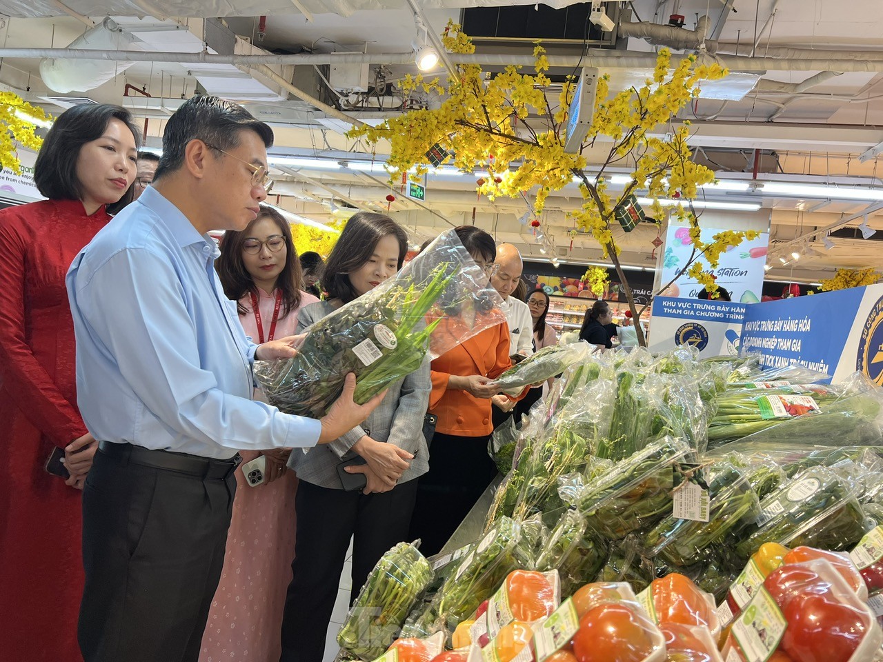 Lãnh đạo TPHCM bất ngờ 'vi hành' loạt siêu thị - Ảnh 5