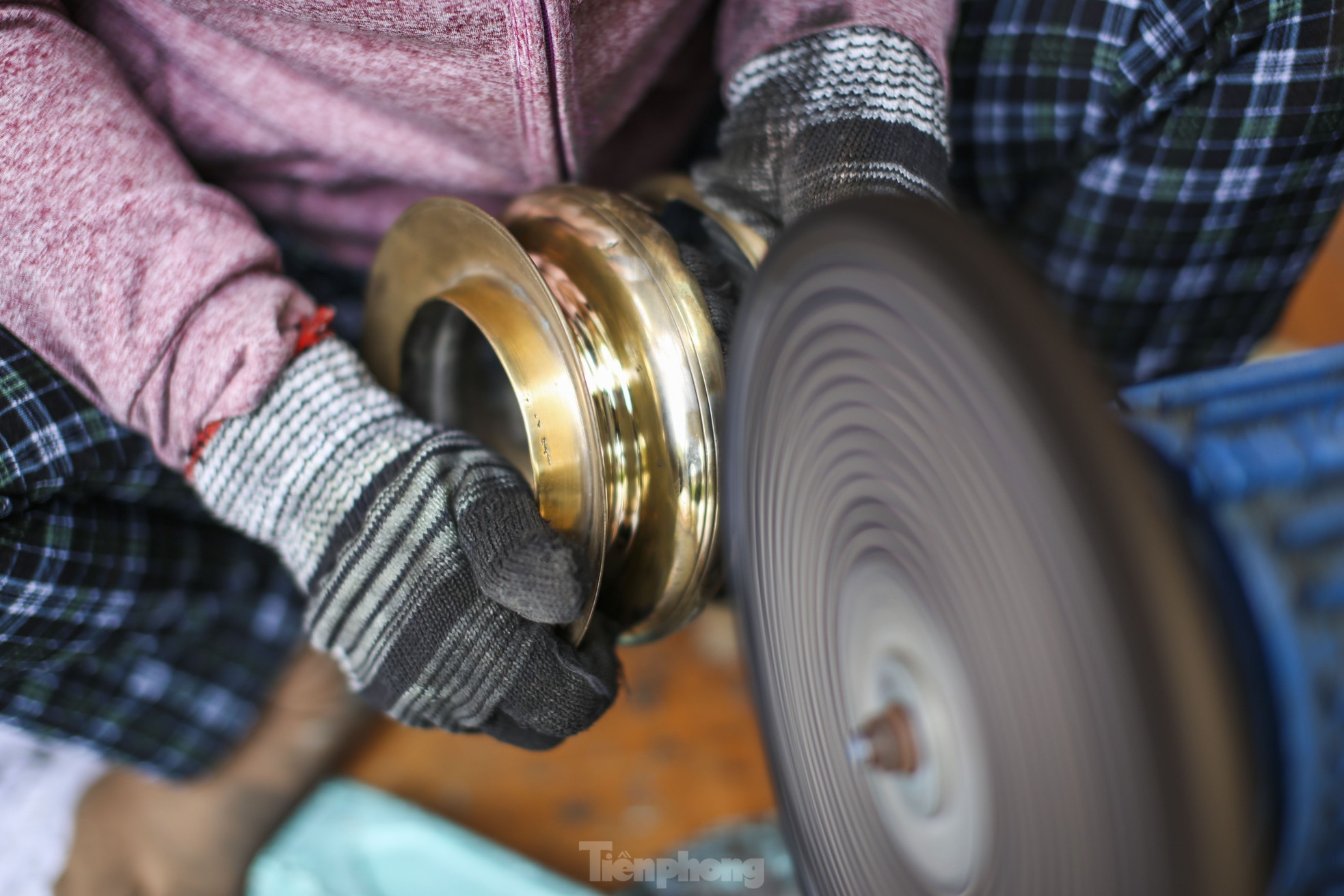 Tò mò nghề đánh bóng 'báu vật' mỗi năm một lần - Ảnh 6