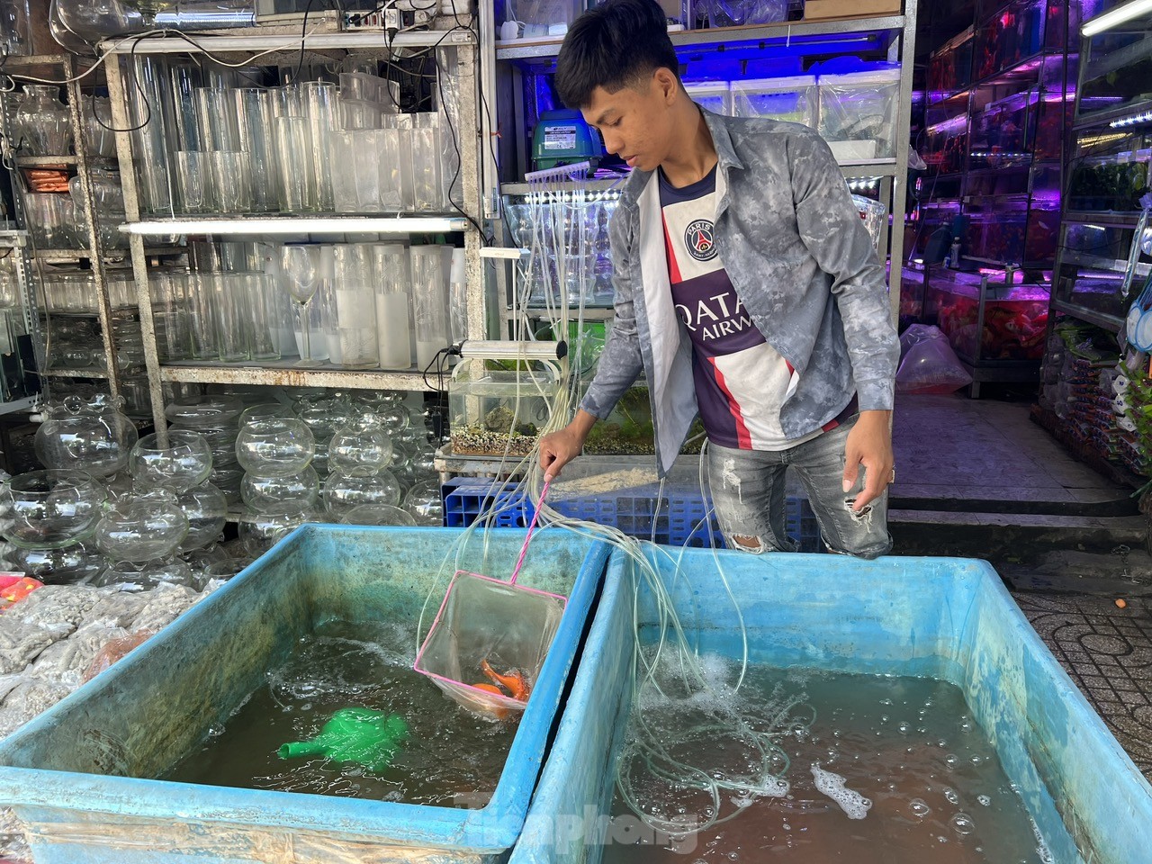 Lễ vật đưa ông Táo về trời đắt khách, mua không cần trả giá - Ảnh 6