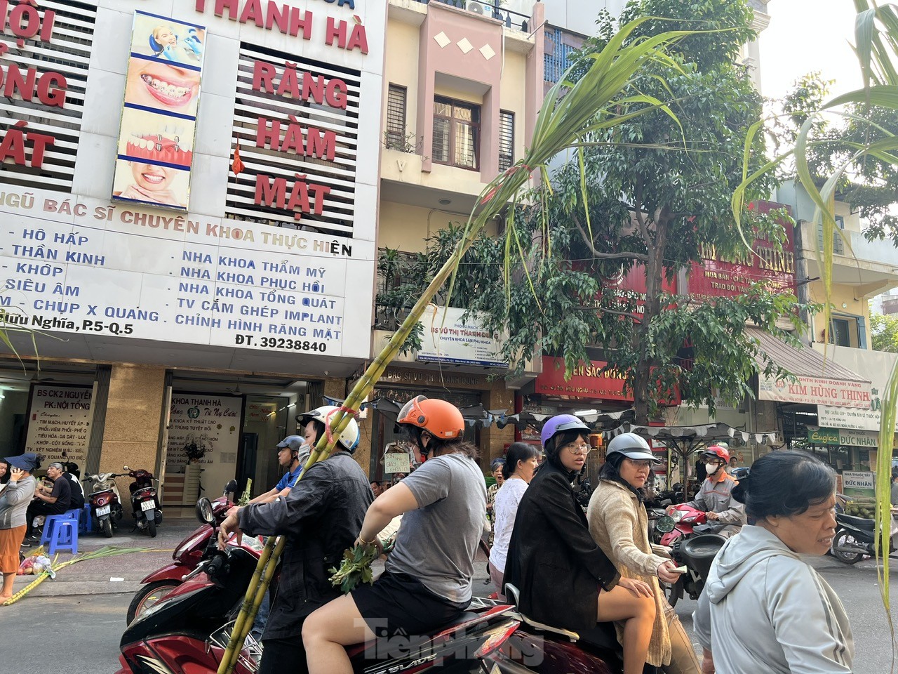 Lễ vật đưa ông Táo về trời đắt khách, mua không cần trả giá - Ảnh 3