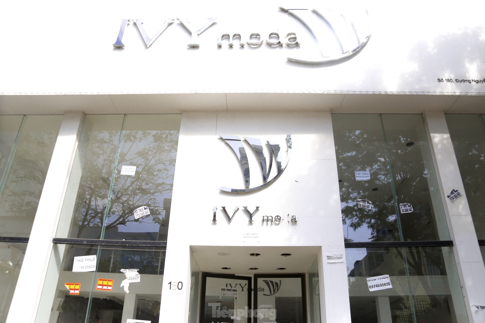 Phố thời trang Đà Nẵng ‘cửa đóng then cài’ giữa mùa làm ăn dịp Tết - Ảnh 7