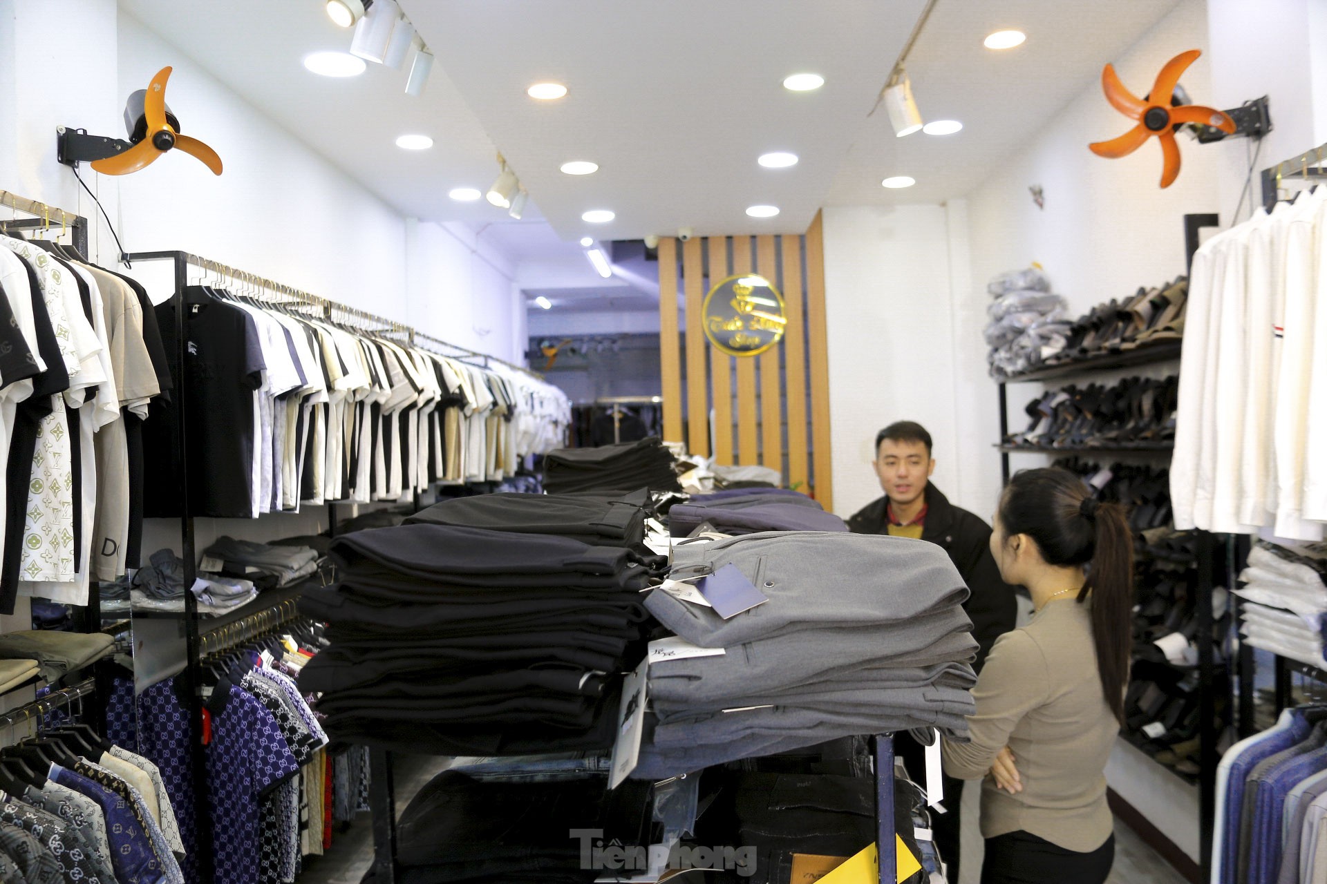 Phố thời trang Đà Nẵng ‘cửa đóng then cài’ giữa mùa làm ăn dịp Tết - Ảnh 5