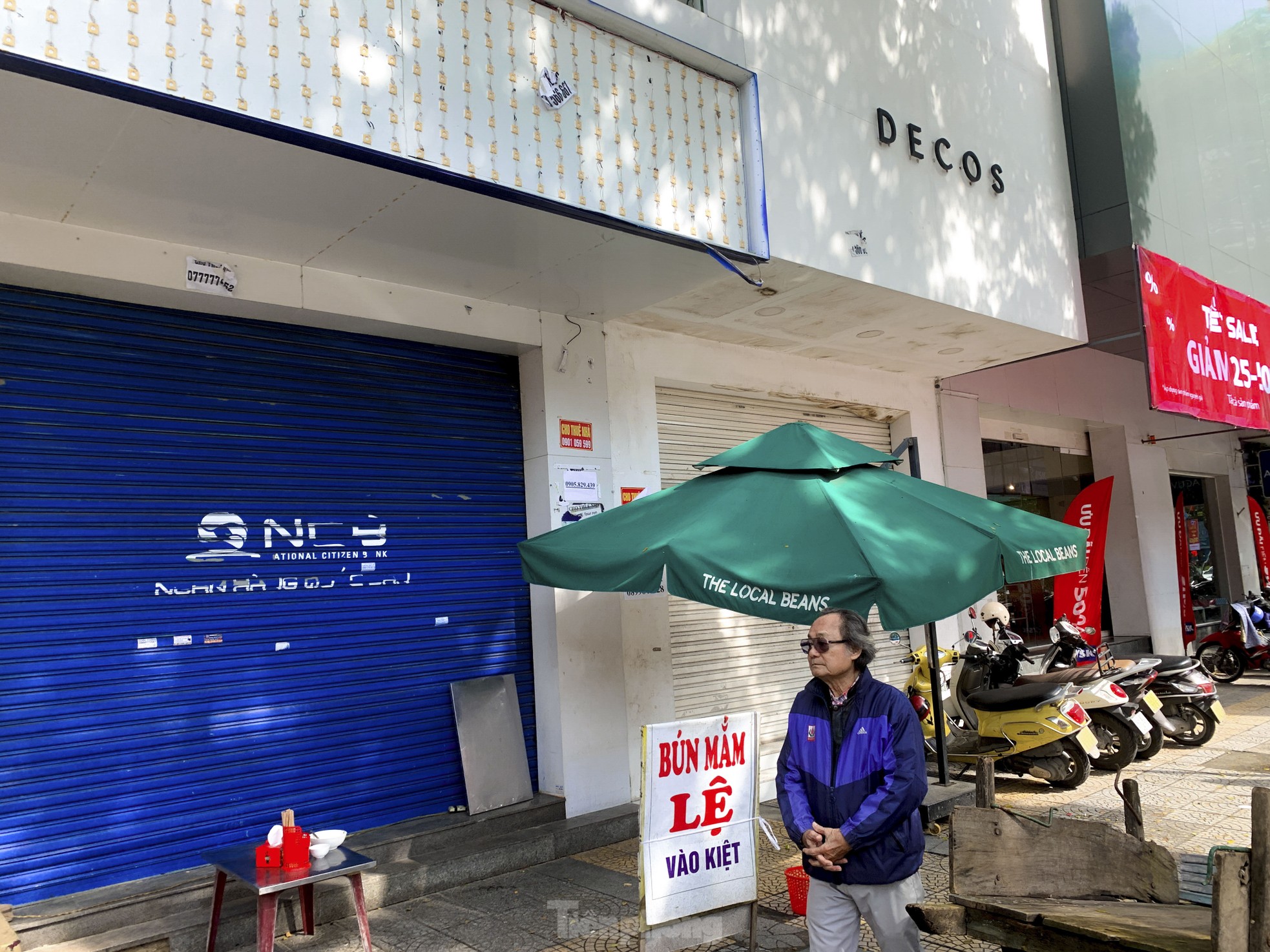 Phố thời trang Đà Nẵng ‘cửa đóng then cài’ giữa mùa làm ăn dịp Tết - Ảnh 12