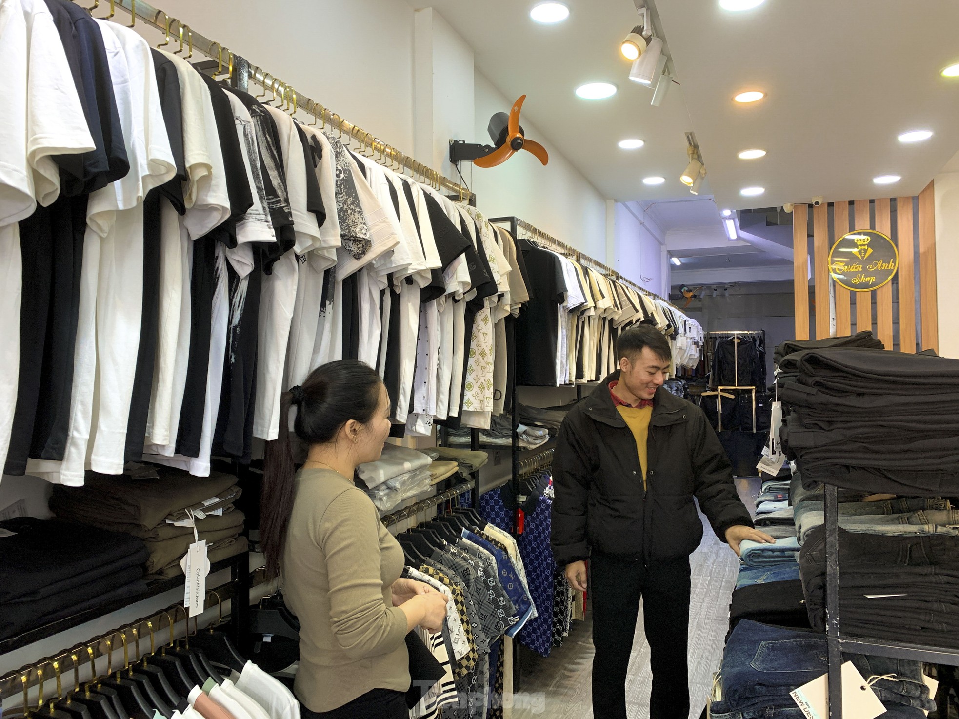 Phố thời trang Đà Nẵng ‘cửa đóng then cài’ giữa mùa làm ăn dịp Tết - Ảnh 4