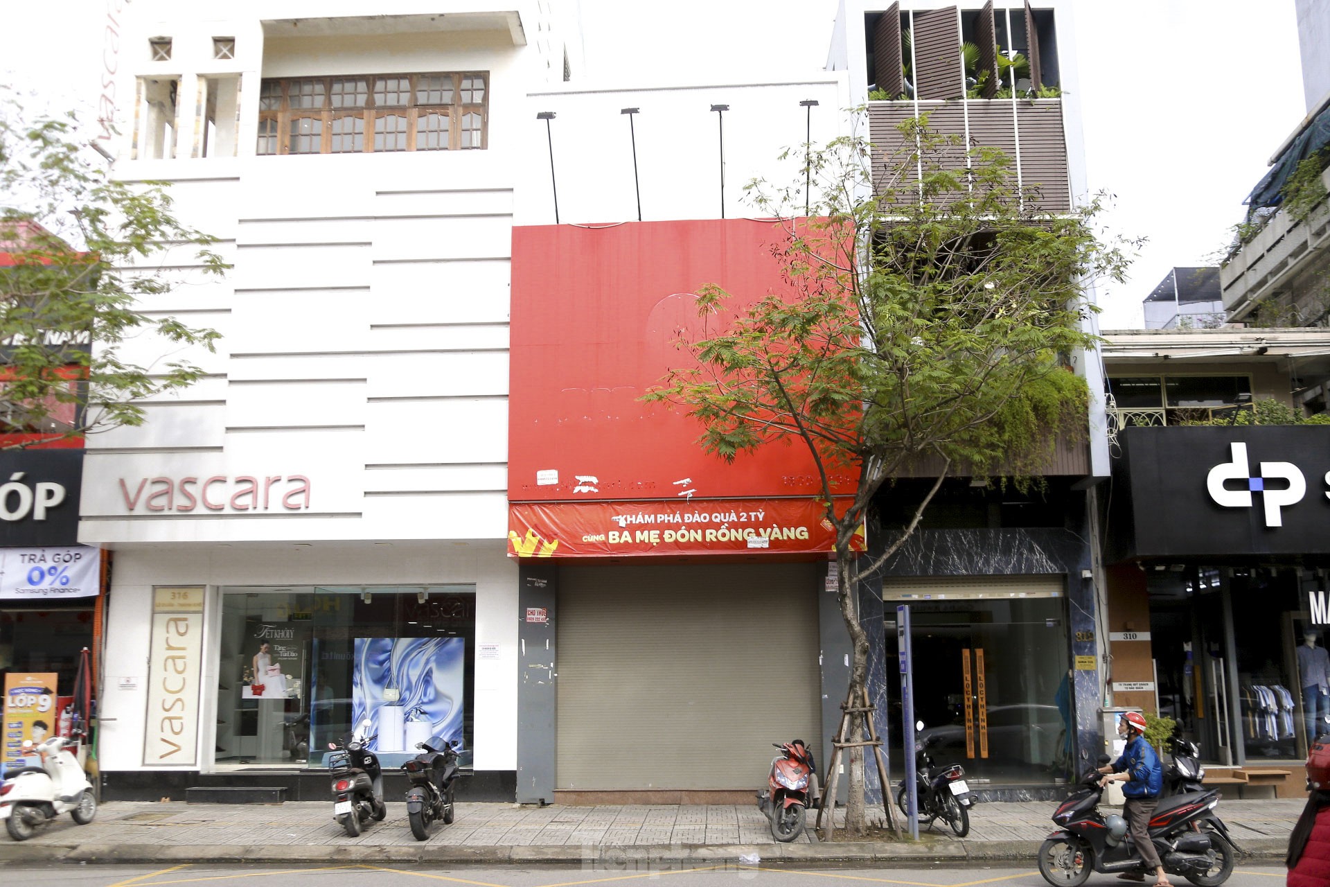 Phố thời trang Đà Nẵng ‘cửa đóng then cài’ giữa mùa làm ăn dịp Tết - Ảnh 15