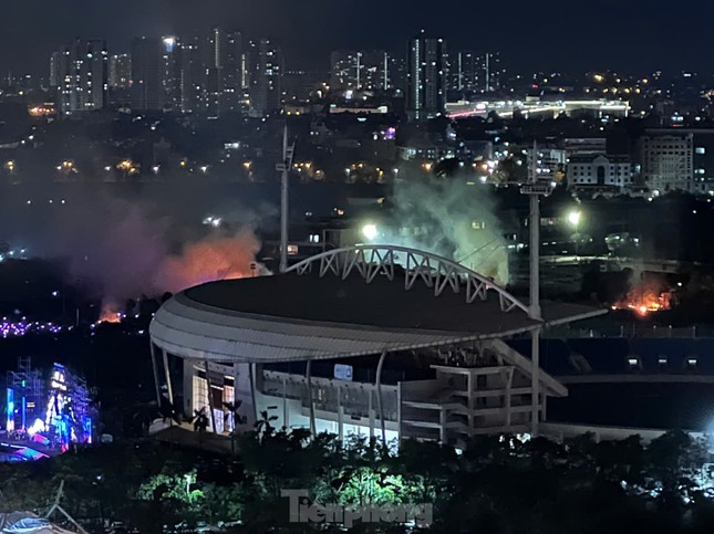 Hà Nội thông tin chính thức về drone rơi, gây cháy đám cỏ tại Mỹ Đình - Ảnh 1