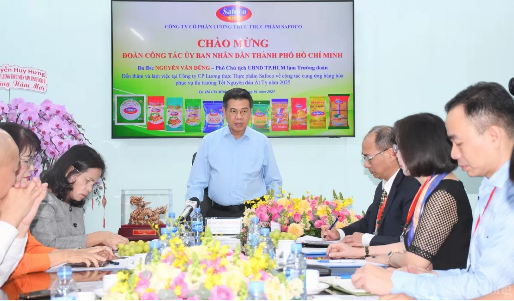 Lãnh đạo TPHCM bất ngờ 'vi hành' loạt siêu thị - Ảnh 1