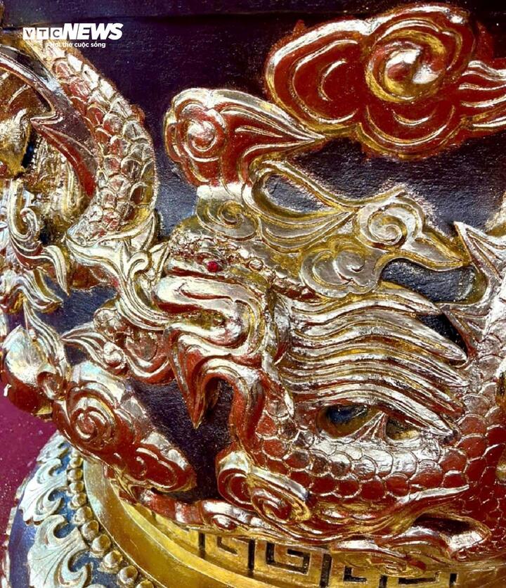 Cận cảnh chậu hoa lan dát vàng giá gần 4 tỷ đồng chờ khách mua chưng Tết - Ảnh 12