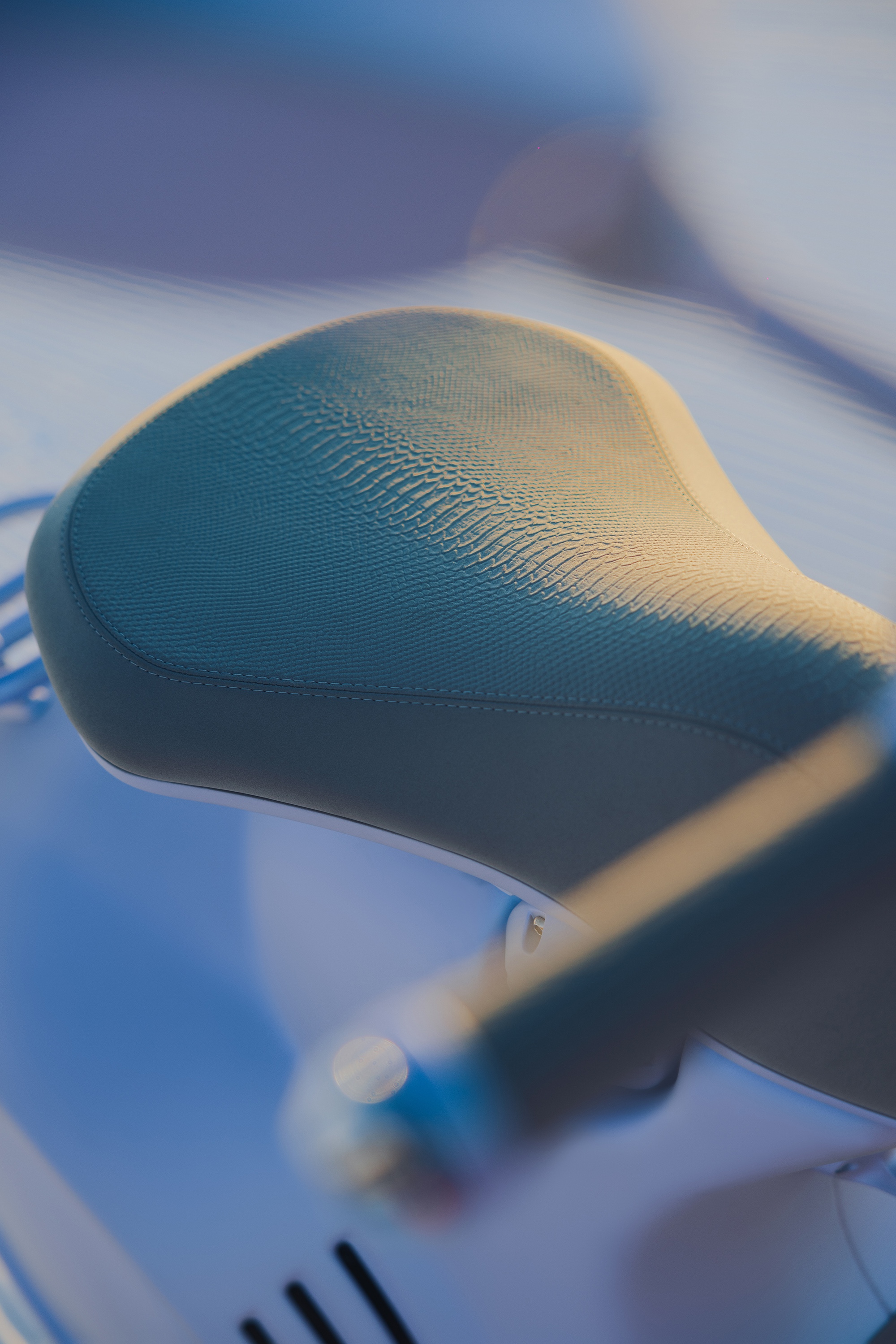 Vespa có phiên bản 'bạch xà' đón Tết Ất Tỵ: Tựa nữ hoàng băng giá, chỉ 888 chiếc, về Việt Nam giá dễ ngang ô tô - Ảnh 5