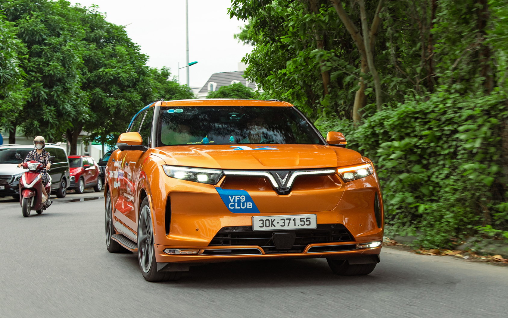 Mua xe VinFast năm nay tiết kiệm thêm tới 70 triệu đồng: Giới hạn khu vực, từ VF 3 đến VF 9 đều được hỗ trợ - Ảnh 1