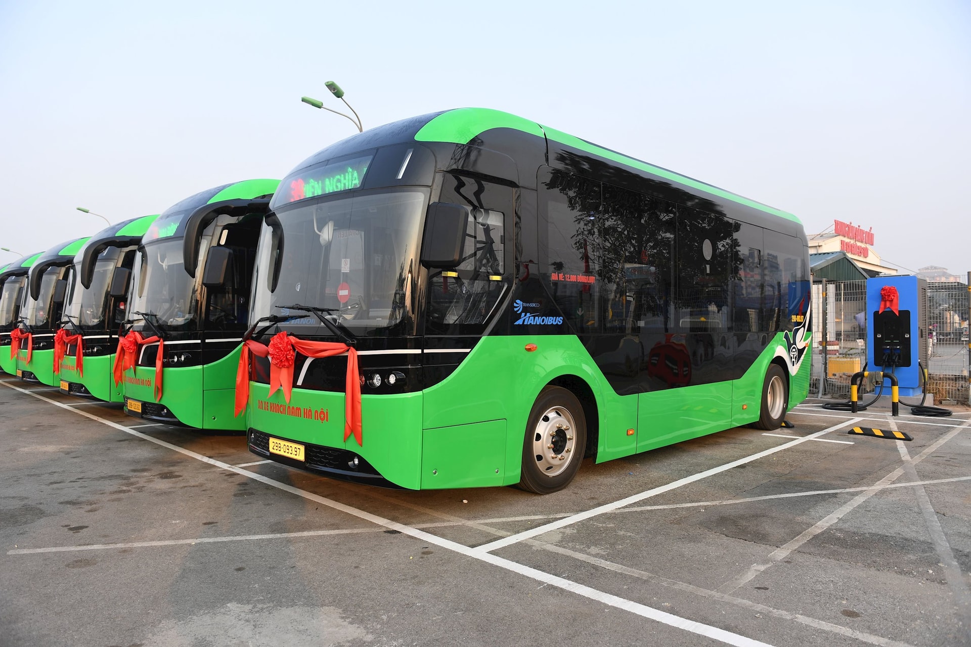 Ngắm tận mắt dàn xe buýt điện mới của VinFast vừa bàn giao cho Transerco và Bảo Yến: sức chứa 60 người, hàng loạt công nghệ tiên tiến - Ảnh 1