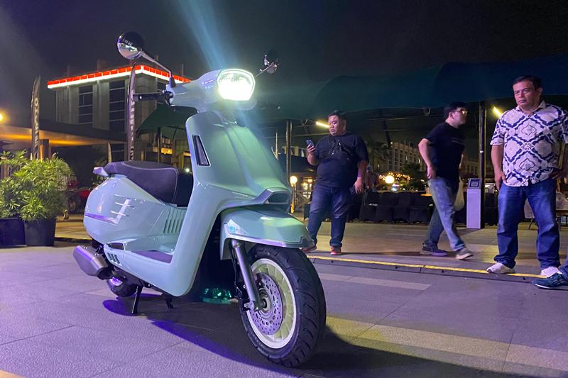 Ra mắt xe ga cao cấp: Thiết kế cổ điển, ngập trang bị hiện đại, giá quy đổi rẻ hơn Air Blade - Ảnh 2