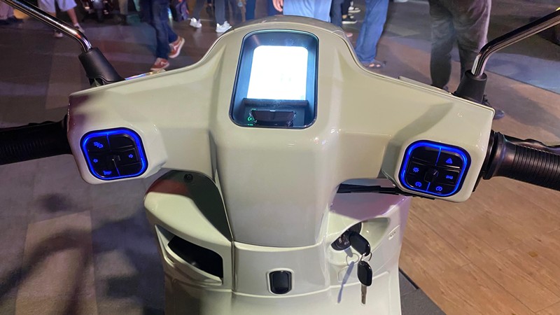 Ra mắt xe ga cao cấp: Thiết kế cổ điển, ngập trang bị hiện đại, giá quy đổi rẻ hơn Air Blade - Ảnh 5