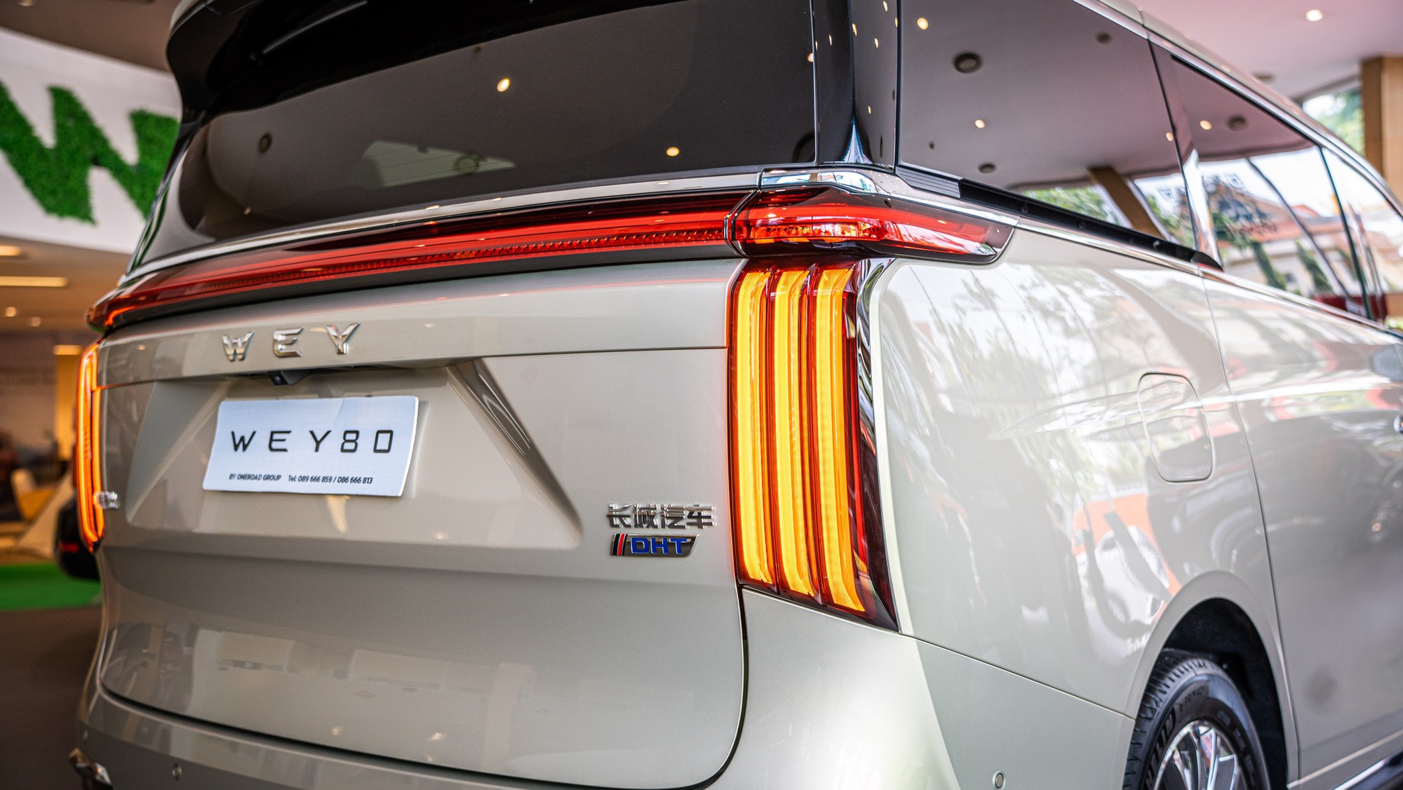 Xe như Toyota Alphard này dễ về Việt Nam đầu 2025: Nội thất kiểu 'chủ tịch', mạnh 480hp, hết xăng vẫn chạy được 140km - Ảnh 5